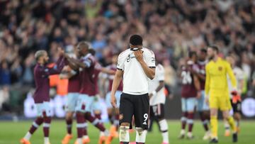Manchester United no aprovech¨® el descalabro de Newcastle y la pelea por puestos de Champions se aprieta.