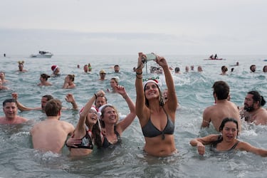 Ya hace varios años que este baño es solidario, por lo que la inscripción tiene un coste simbólico de 4 euros cuya recaudación , este año se destinará íntegramente a TraCe, Asociación Catalana de traumáticos Craneoencefálicos y Daño Cerebral., para ayudar con su labor.