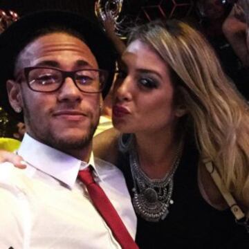 Neymar acudió a la fiesta de cumpleaños de su hermana en Brasil.