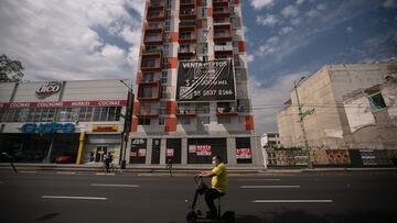 4 noviembre 2022. CDMX. Especial nómadas digitales. Frente al reciente contrato entre airbnb y el gobierno de la capital de favorecer el trabajo remoto de personas extranjeras en la ciudad, diversos ciudadanos en redes sociales denunciaron la negativa de sus arendatarios de renovar contratos con la intencion de ser participes de esta nueva iniciativa. En la imagen, edifcio nuevo ubicado en Eje Central y Dr Rio de la Loza. Foto: Quetzalli Nicte Ha