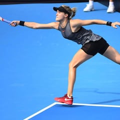 Bouchard pide consejo y le atizan: "Disfrázate de Sharapova"