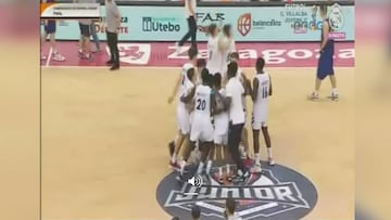 La alegría del Madrid junior tras aplastar al Barça en la final