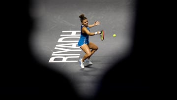 Tennis - WTA Finals - King Saud University Indoor Arena, Riyadh, Saudi Arabia - November 4, 2024 Italy's Jasmine Paolini in action during her women's singles group stage match against Belarus' Aryna Sabalenka REUTERS/Hamad I Mohammed