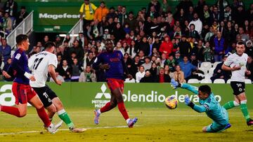Gol de Baturina, del Racing, al Albacete, en El Sardinero.
