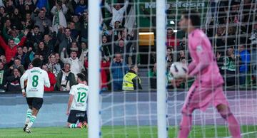 Baturina se desquitó al marcar su primer gol de la temporada.