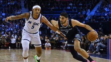 Memphis Grizzlies� Spanish center #07 Santi Aldama (R) dribbles around Orlando Magic�s US power forward #05 Paolo Banchero (L) during the 2025/2026 NBA season basketball match between the Memphis Grizzlies and Orlando Magic at the O2 Arena in London on January 18, 2026. (Photo by Glyn KIRK / AFP)