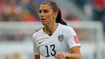 Además de ser considerada una de las futbolistas más bellas del planeta, Alex es una de las delanteras más letales del orbe. Hoy en día, es jugadora del Orlando Pride la NWSL, pero ha ganado la UEFA Women's Champions League y el Mundial femenil con el combinado de las barras y las estrellas.