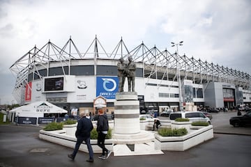 Leeds United del técnico Marcelo Bielsa cayó 4-2 ante los Derby County que son dirigidos por el exfutbolista Frank Lampard