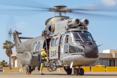 Designado como HD.21 y HT.21 en el Ejército del Aire y del Espacio de España, es un helicóptero de transporte medio bimotor. España adquirió 25 unidades entre 1982 y 1983, distribuidas en 19 HD.21 y 6 HT.21. Estas aeronaves realizan misiones de transporte de personal y carga, evacuación sanitaria y operaciones de búsqueda y rescate, y están asignadas a diversas unidades.