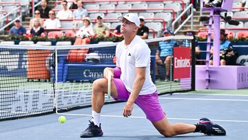 Davidovich se lamenta por un error ante Tiafoe.