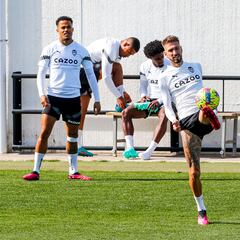 Kluivert tiene difícil llegar al Villarreal