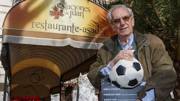 Jaime Chávarri frente a Las Estaciones de Juan