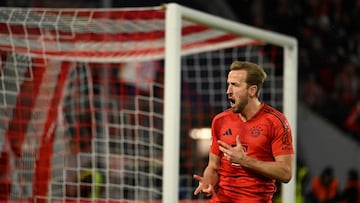Bayern Munich's English forward #09 Harry Kane celebrates scoring the opening goal from the penalty spot during the German first division Bundesliga football match FC Bayern Munich vs FC Augsburg in Munich, southern Germany, on November 22, 2024. (Photo by LUKAS BARTH-TUTTAS / AFP) / DFL REGULATIONS PROHIBIT ANY USE OF PHOTOGRAPHS AS IMAGE SEQUENCES AND/OR QUASI-VIDEO