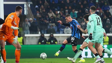 BERGAMO (Italy), 21/01/2026.- Atalanta's Nikola Krstovic (C) scores the 2-3 goal during the UEFA Champions League soccer match between Atalanta BC and Athletic Club at the Bergamo Stadium in Bergamo, Italy, 21 January 2026. (Liga de Campeones, Italia) EFE/EPA/MICHELE MARAVIGLIA