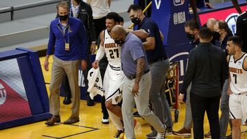 Jamal Murray sale cojeando del Chase Center tras la grave lesi&oacute;n sufrida durante el partido de la NBA que enfrentaba a Golden State Warriors y a Denver Nuggets.