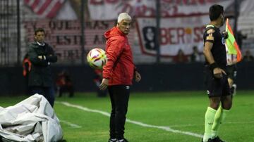 Tras la salida de Alfredo Arias fue sondeado por la U, pero finalmente Caputto se quedó con el puesto. Newell's fue su último equipo.