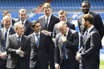 Las plantillas del Real Madrid en la presentación del acuerdo con Telefónica