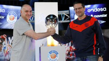 GRAF8985. MADRID, 12/06/2018.- El entrenador del Real Madrid Pablo Laso (i) y el del Kirolbet Baskonia Pedro Martínez durante la presentación de la final de la liga Endesa que comienza mañana en el Wizinc Center de Madrid. EFE/ Juan Carlos Hidalgo