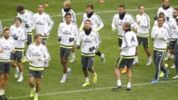 CAMBIO. Cristiano Ronaldo varió su posición en el partidillo, eso hizo que Bale se colocase en la banda izquierda.