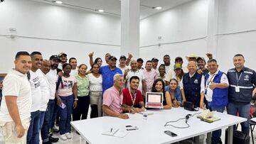 Mineros y negociadores del Gobierno Nacional se reunieron este sábado 26 de octubre para poner fin al paro que inició cinco días atrás.