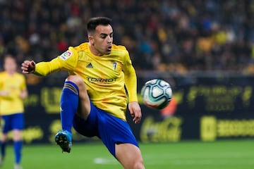 El canterano madridista está sin equipo tras rescindir su contrato con el Cádiz. El futbolista de Sanlúcar, de 34 años, ha vivido una dilatada trayectoria futbolística en la que suma 456 partidos. El centrocampista ha pasado por Real Madrid, Atlético, con el que ganó una Europa League y una Supercopa de Europa, Mallorca, Schalke, donde alzó una Copa de Alemania y dos Supercopas, Spartak de Moscú, Watford, Espanyol, Al-Ahll Jeddah y Changchun Yatal.