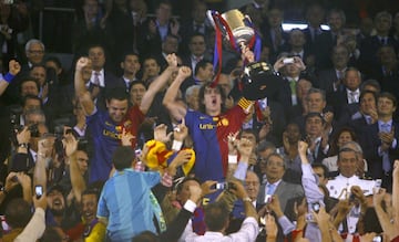 Carles Puyol. Sigue ligado a su club de toda la vida, el Barcelona. Gran capitán de los blaugranas, la defensa no ha vuelto a ser la misma sin él.