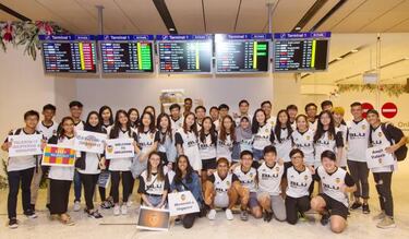 El Valencia cadete, recibido con expectación en Singapur