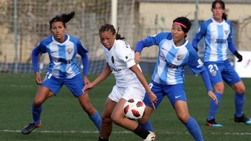 Pamela, Minori y Miriam, jugadoras del Málaga,en un partido contra el Valencia.