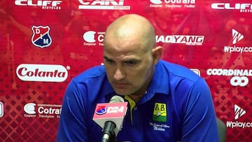Óscar Serrano, DT del Bucaramanga, en rueda de prensa posterior a la derrota de su equipo 2-0 ante Medellín por la fecha 17 de la Liga Águila II-2018