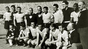 La Garra Charrúa tiene 100% de efectividad en finales, aunque sus finales fueron hace ya más de 65 años. La primera de ellas fue en la Primera Copa del Mundo, la cual fue en su casa en 1930, en la que derrotaron 4-2 a Argentina. Aunque en 1950 no hubo una final como tal, se toma como referencia el duelo entre uruguayos y brasileños, el cual se llevó La Celeste por 2-1, en lo que conocemos como ‘El Maracanazo’.