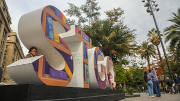 La decisión de la municipalidad de Santiago sobre las letras STGO de la Plaza de Armas: es oficial