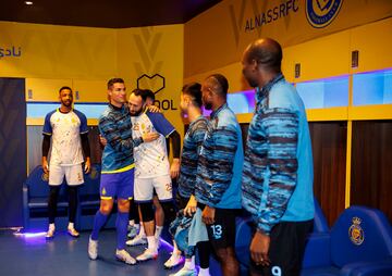 Ronaldo saluda a sus compa?eros por primera vez como jugador del Al Nassr