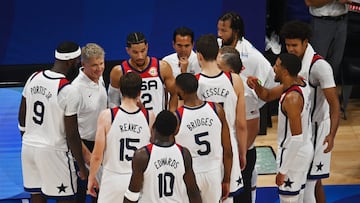 Basketball - FIBA World Cup 2023 - Third-Place Playoff - United States v Canada - Mall of Asia Arena, Manila, Philippines - September 10, 2023 United States coach Steve Kerr speak to his players REUTERS/Lisa Marie David