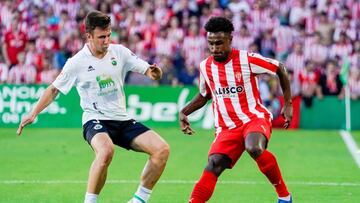 09-10-23. HAISSEM HASSAN, JUGADOR DEL SPORTING, FRENTE A SAÚL GARCÍA, DEL RACING DE SANTANDER, DURANTE EL ÚLTIMO PARTIDO EN EL SARDINERO.