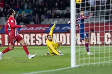 No podía ser otro. João Félix ve portería contra el equipo de su propiedad, el Atlético de Madrid.
