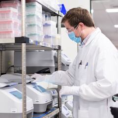 Rovi predice lo que tardará en fabricarse la vacuna de Moderna