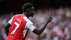 FILE PHOTO: Soccer Football - Premier League - Arsenal v Tottenham Hotspur - Emirates Stadium, London, Britain - September 24, 2023 Arsenal's Bukayo Saka celebrates scoring their second goal REUTERS/Tony Obrien NO USE WITH UNAUTHORIZED AUDIO, VIDEO, DATA, FIXTURE LISTS, CLUB/LEAGUE LOGOS OR 'LIVE' SERVICES. ONLINE IN-MATCH USE LIMITED TO 45 IMAGES, NO VIDEO EMULATION. NO USE IN BETTING, GAMES OR SINGLE CLUB/LEAGUE/PLAYER PUBLICATIONS./File Photo