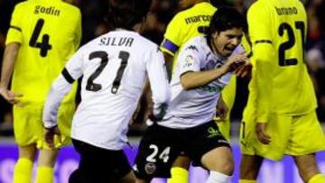 <b>MUY PRONTO. </b>Ever Banega hizo el primero y encarriló un derbi muy plácido para el Valencia.