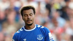 LIVERPOOL, ENGLAND - AUGUST 06: Dele Alli of Everton reacts during the Premier League match between Everton FC and Chelsea FC at Goodison Park on August 06, 2022 in Liverpool, England. (Photo by Chris Brunskill/Fantasista/Getty Images)