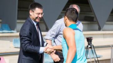 Despu¨¦s de la derrota en Granada, los jugadores del Barcelona han recibido la visita del presidentedel club, Josep Maria Bartomeu.