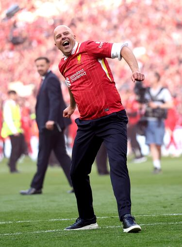 Los Reds celebran el título número 20 de liga tras golear al Tottenham 5-1 en el estadio de Anfield. En la imagen, Arne Slot.