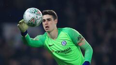 Kepa para un bal&oacute;n durante la semifinal contra el Tottenham.