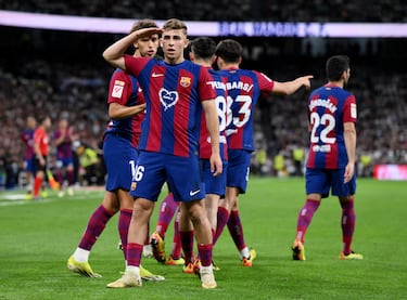 El representativo corazón espinado de la artista colombiana sustituyó al logotipo de Spotify en el frontal de la zamarra azulgrana en el duelo contra el Real Madrid. 