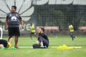 Seijas, el protagonista de la práctica, antes de su último partido en El Campín