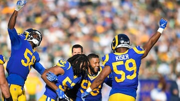 LOS ANGELES, CA - OCTOBER 28: Los Angeles Rams celebrate a fumble recovery against the Green Bay Packers at Los Angeles Memorial Coliseum on October 28, 2018 in Los Angeles, California. John McCoy/Getty Images/AFP
== FOR NEWSPAPERS, INTERNET, TELCOS & TELEVISION USE ONLY ==