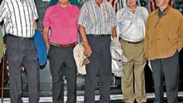 <b>LEYENDA VIVA. </b>Beitia, Etura, Uribe, Carmelo, Agirre, Mauri y Artetxe rememoraron las vivencias de la final del 58.