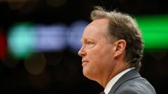 Mike Budenholzer, durante un partido ante los Celtics