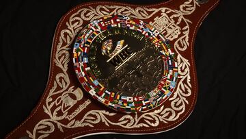 La chapa tiene un baño de oro de 24 kilates.