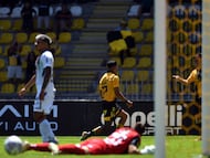 Futbol, Coquimbo Unido vs Palestino
Fecha 2, Liga de primera 2026.
El jugador de Coquimbo Unido Luis Riveros, centro, celebra con sus companeros tras marcar un gol contra Palestino durante un partido de la liga de primera disputado en el estadio Francisco Sanchez Rumoroso en Coquimbo, Chile.
07/02/2026
Alejandro Pizarro Ubilla/Photosport
Football, Coquimbo Unido vs Palestino
Second date, 2026 First division league.
Coquimbo Unido’s player Luis Riveros, center, celebrates with teammates after scoring against Palestino during a first division league match at the Francisco Sanchez Rumoroso stadium in Coquimbo, Chile
07/02/2026
Alejandro Pizarro Ubilla/Photosport