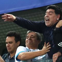 FIFA backs Maradona but urges World Cup star to be respectful